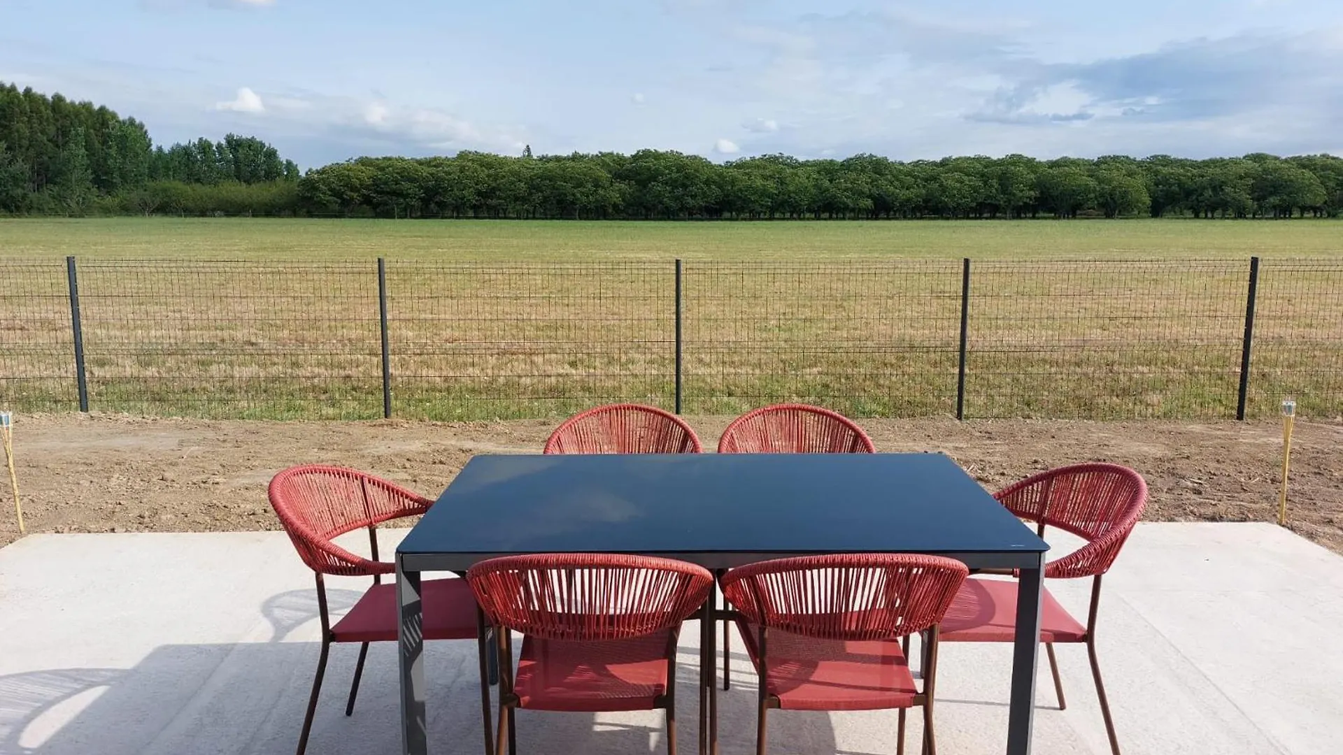 Maison Neuve A Bessens France