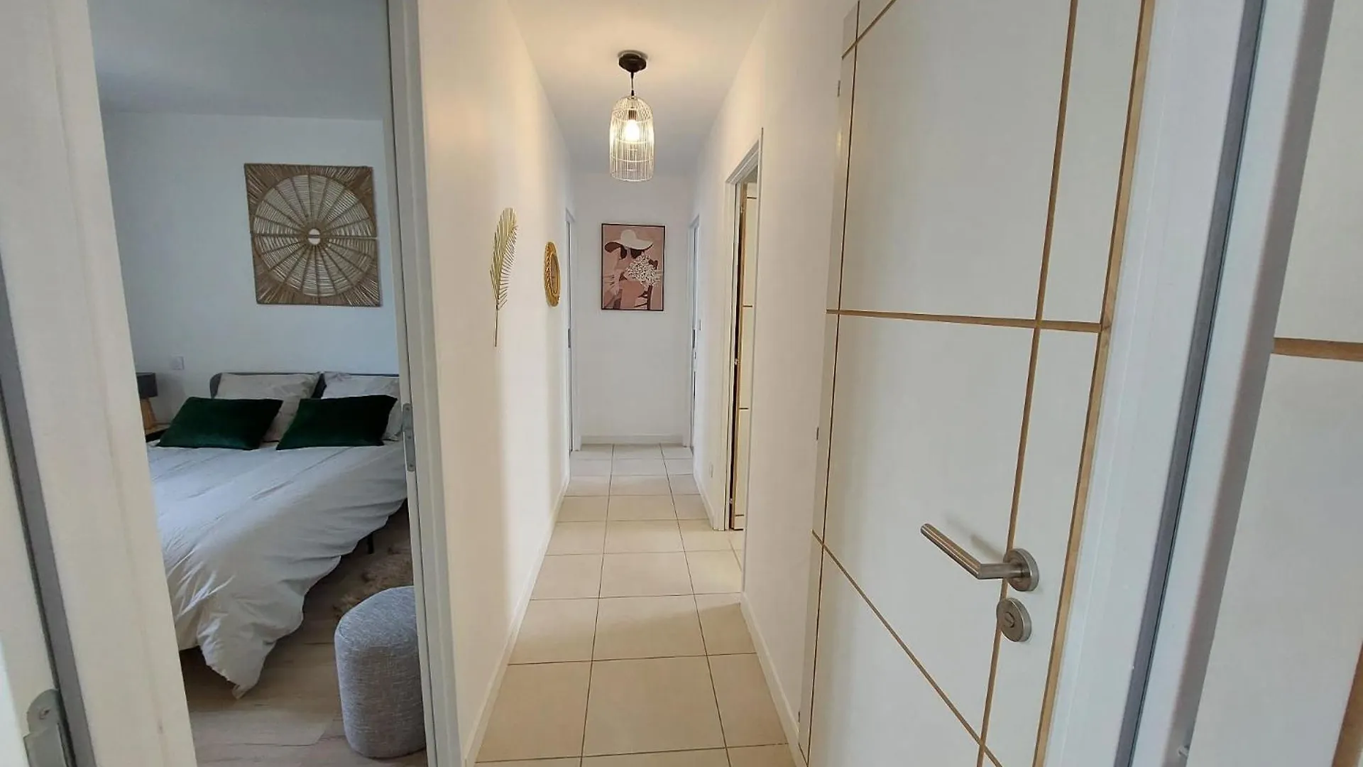 Maison Neuve A Bessens