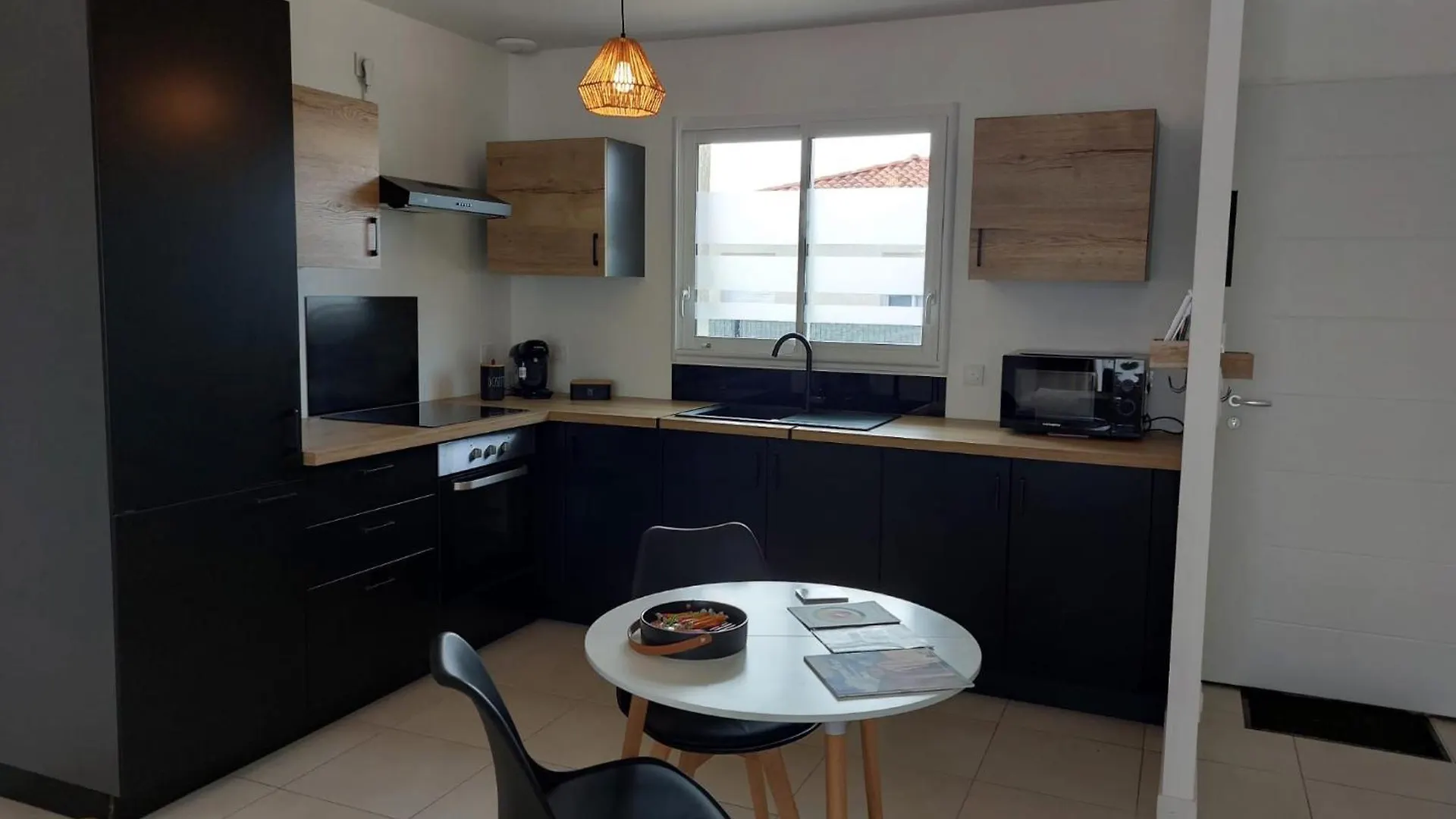 Maison Neuve A Bessens Fransa